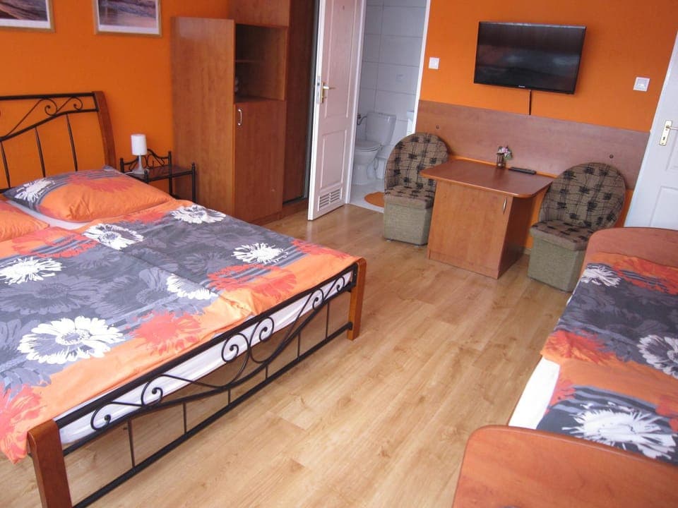 Bed, Photo of the whole room, Bedroom