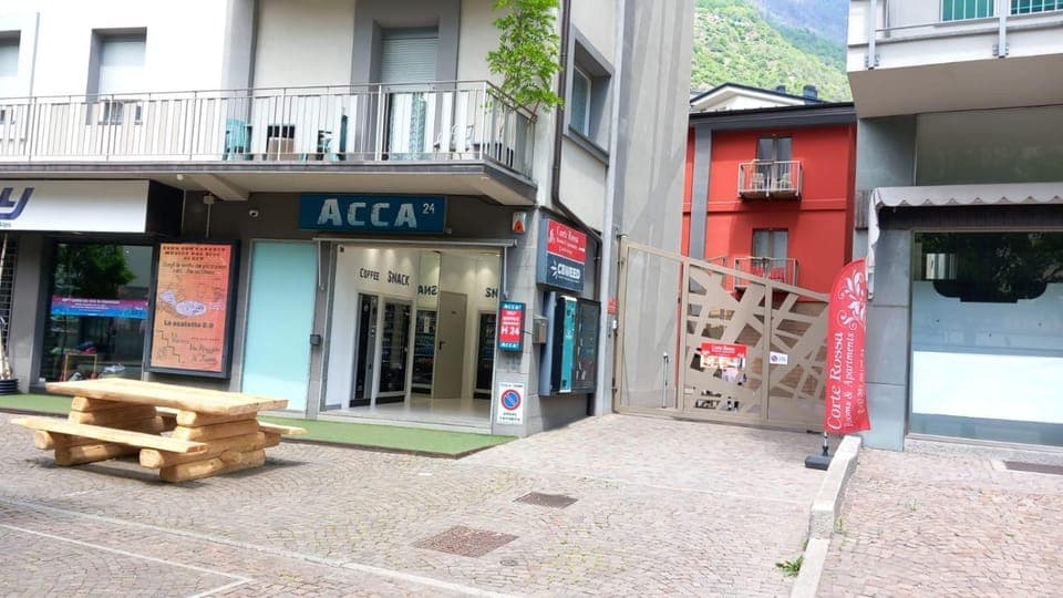 Property building, Restaurant/places to eat, Quiet street view