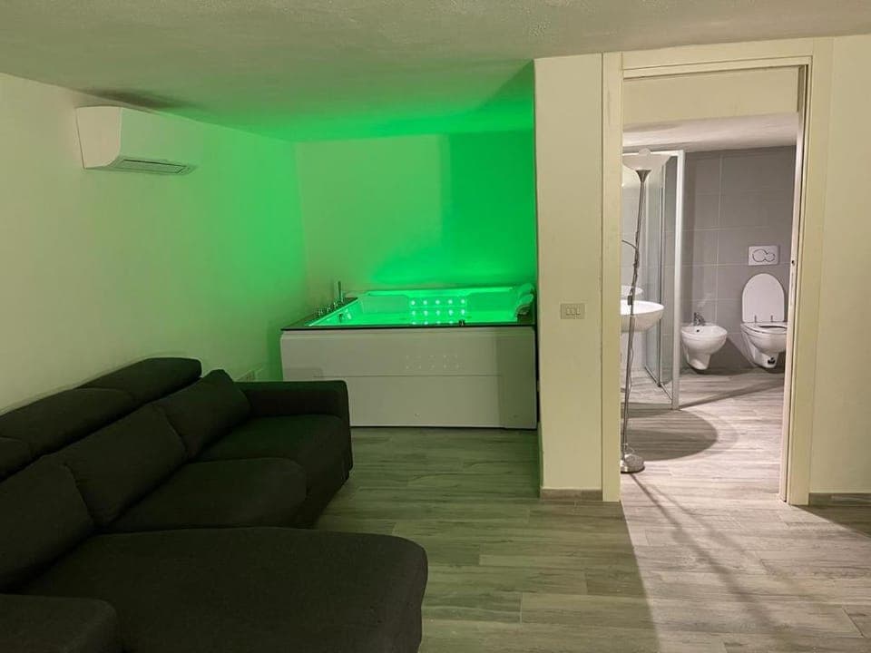 Hot Tub, Living room, Seating area, Swimming pool