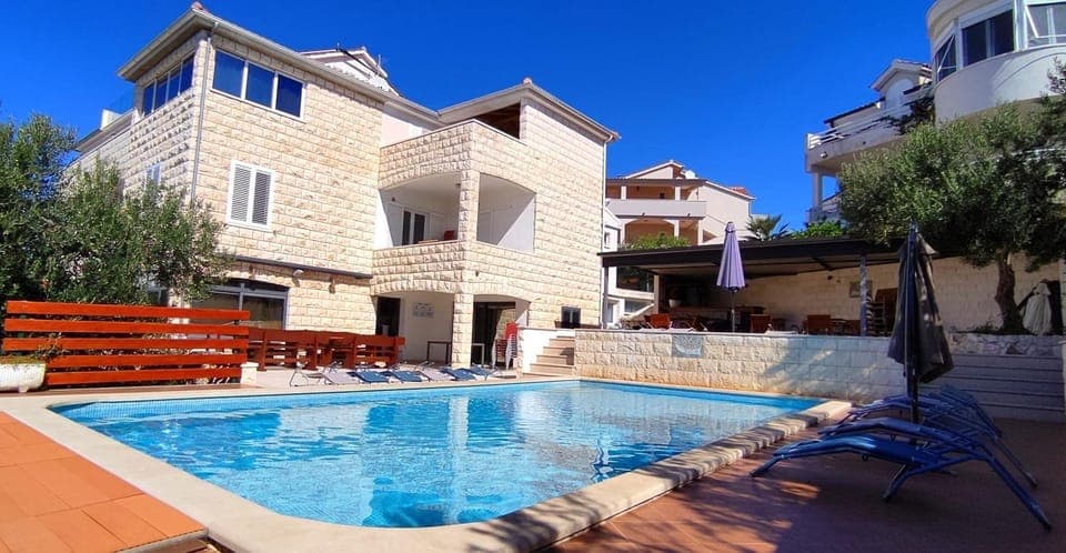 Swimming pool, Swimming pool