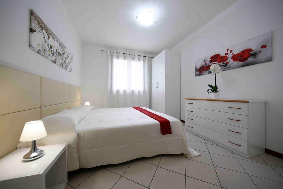 Bed, Photo of the whole room, Bedroom, On site, Family