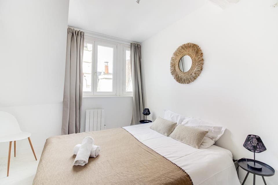 Bed, Photo of the whole room, Bedroom