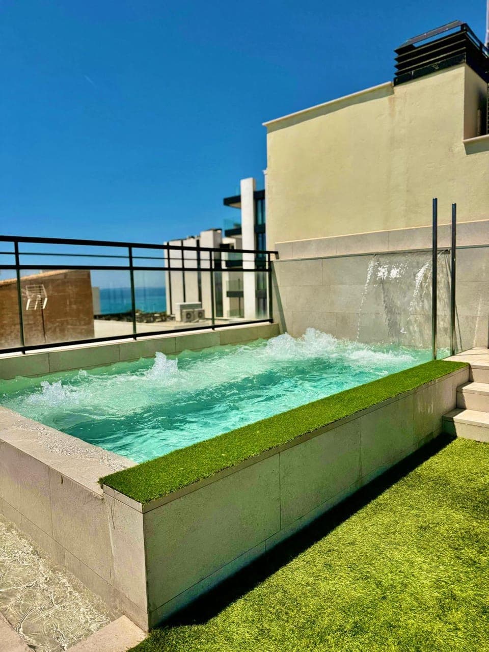 Natural landscape, Hot Tub, Pool view, Swimming pool