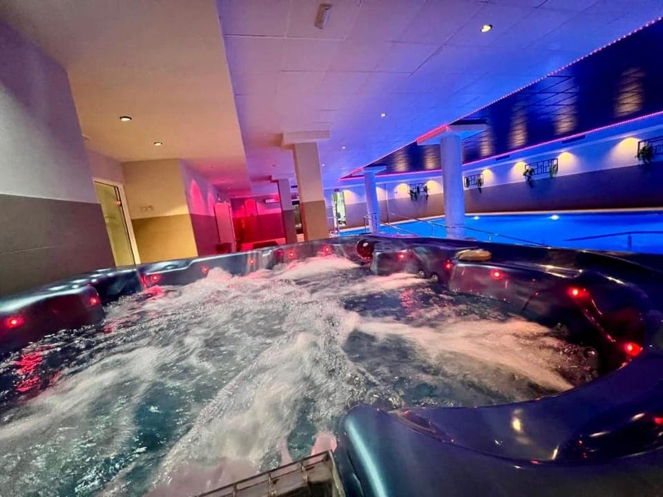 Hot Tub, Hot Tub, Spa and wellness centre/facilities, Pool view, Swimming pool, Swimming pool
