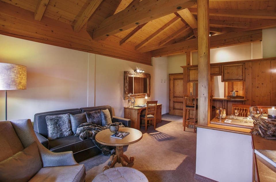 Living room, Photo of the whole room, Decorative detail, Decorative detail