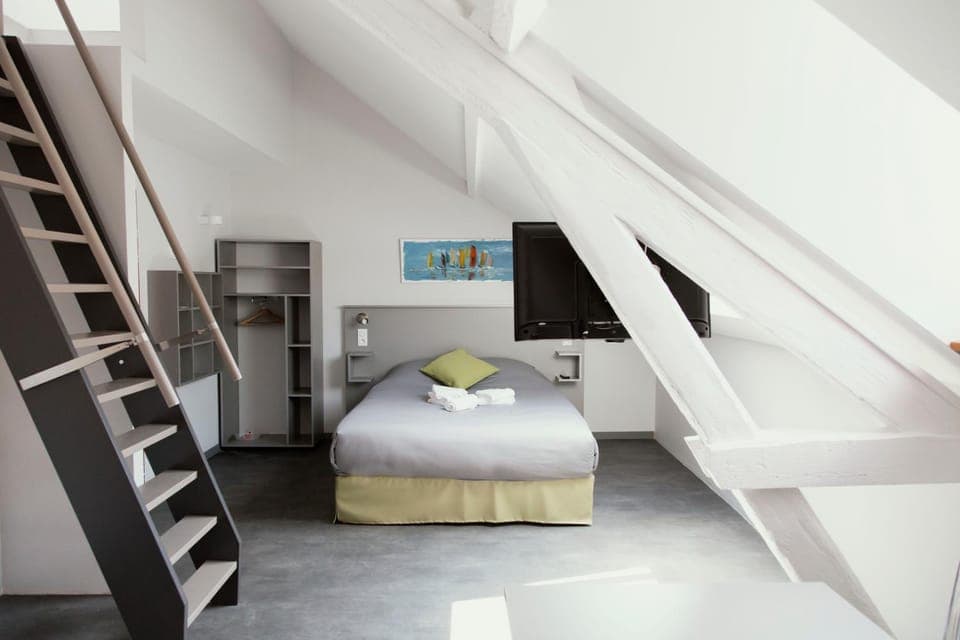 Bed, Photo of the whole room