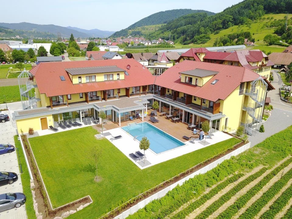 Property building, Spa and wellness centre/facilities, Pool view, Swimming pool