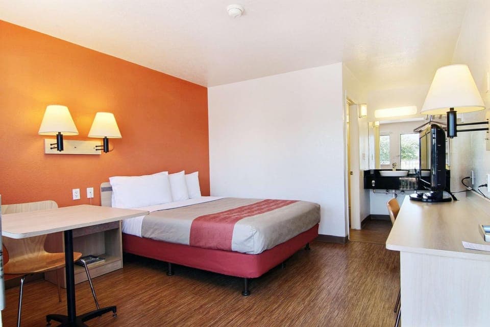 TV and multimedia, Photo of the whole room, On site