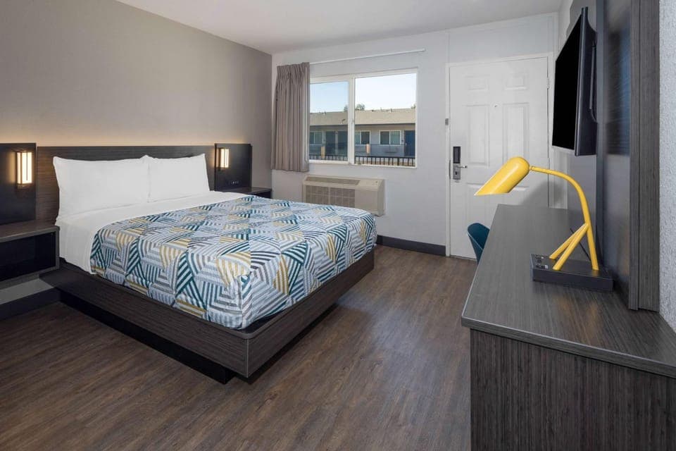 Photo of the whole room, On site