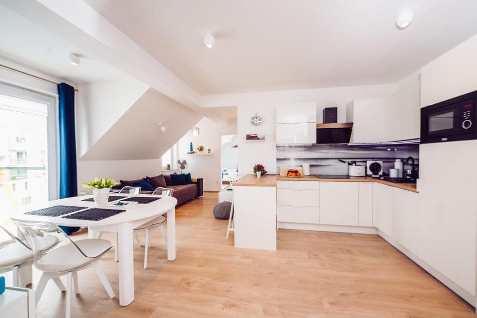 Kitchen or kitchenette, Living room