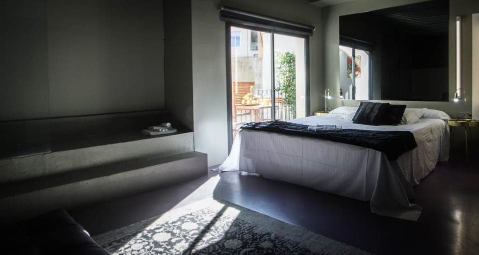 Bed, Balcony/Terrace, Photo of the whole room, Seating area, Bedroom, Inner courtyard view, internet, internet, soundproof, air conditioner