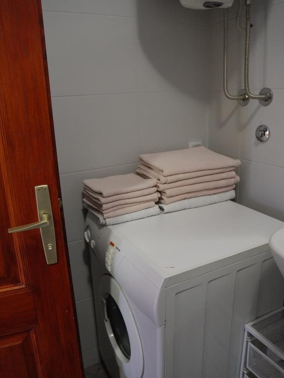 Bathroom, washing machine