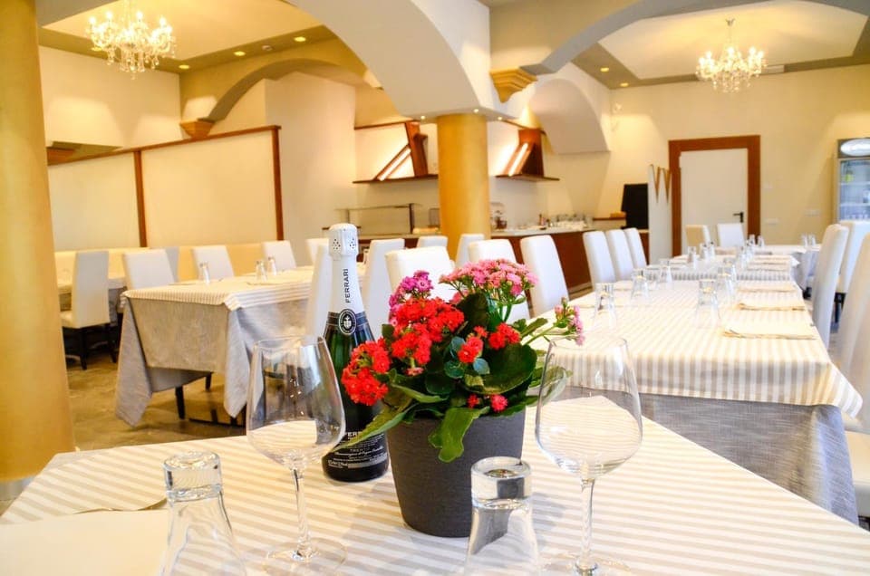 Restaurant/places to eat