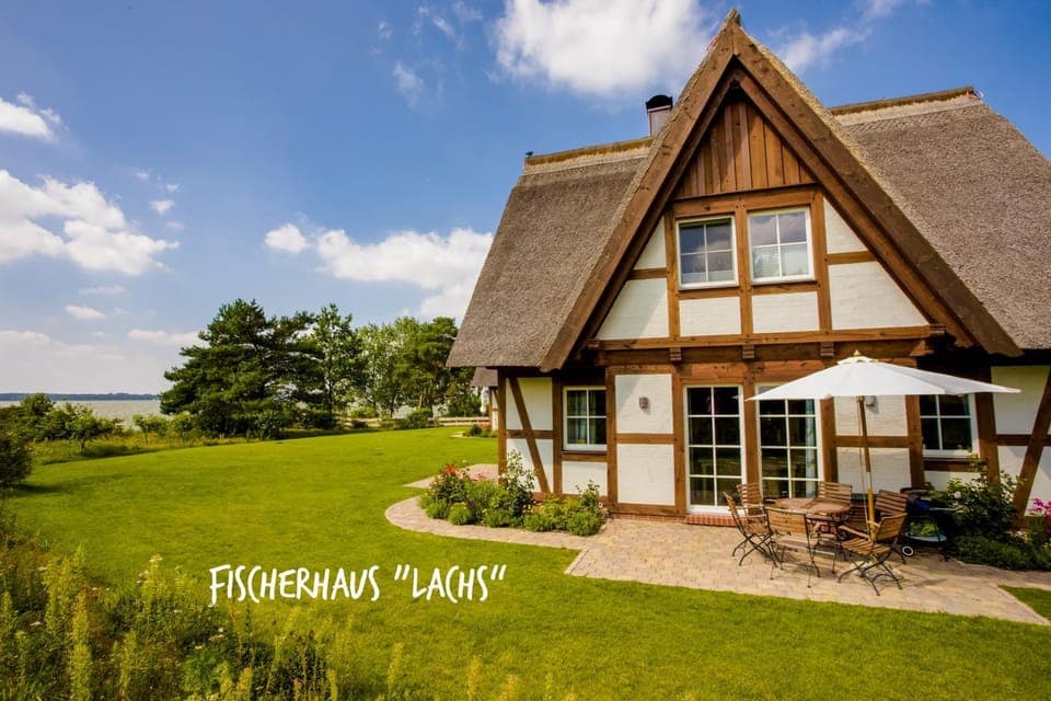 Property building, Garden, Balcony/Terrace, Garden view, River view