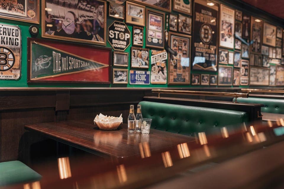 Restaurant/places to eat, Lounge or bar
