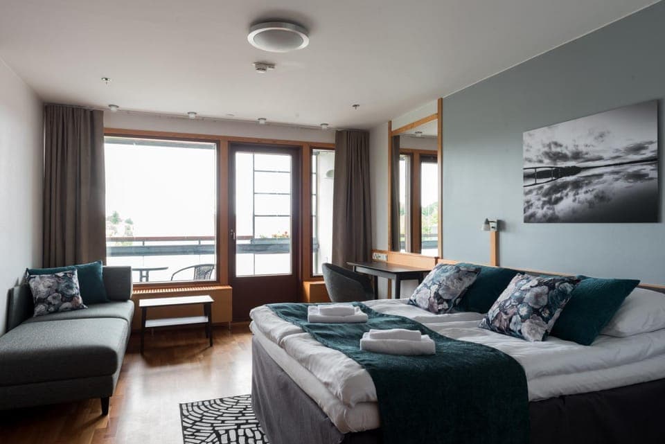 Bed, Balcony/Terrace, Photo of the whole room, Seating area
