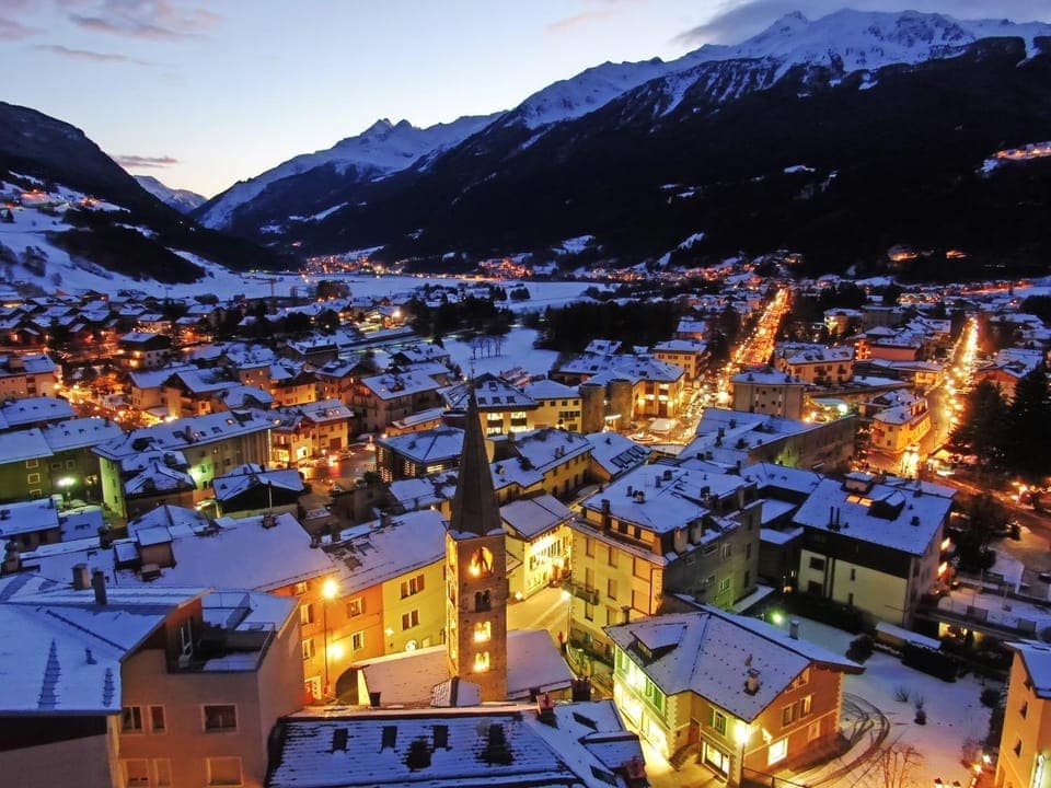 Nearby landmark, Night, Neighbourhood, Natural landscape, Bird's eye view, Winter, City view, Mountain view