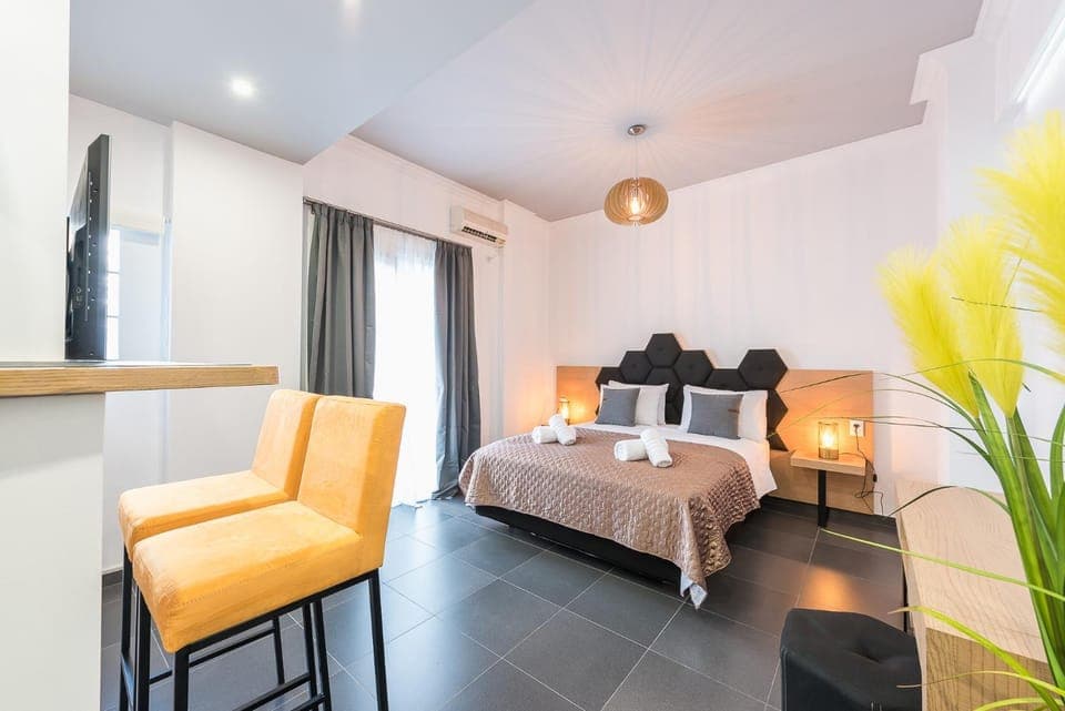 Bed, TV and multimedia, Living room, Bedroom