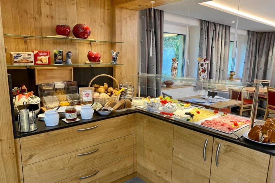 Breakfast, Buffet breakfast