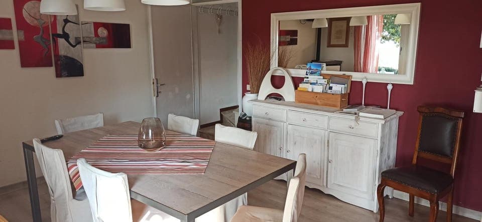 Seating area, Dining area