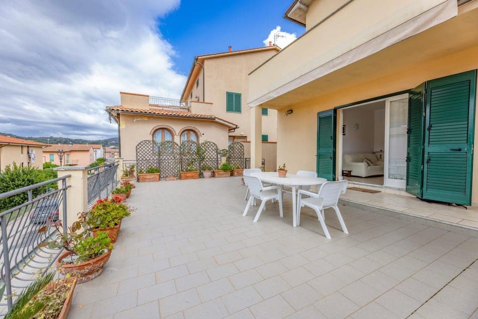 Property building, Day, View (from property/room), Balcony/Terrace, Dining area