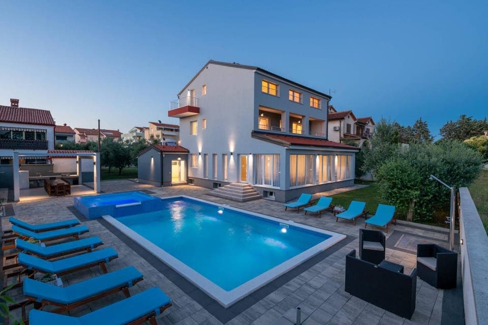 Property building, Swimming pool