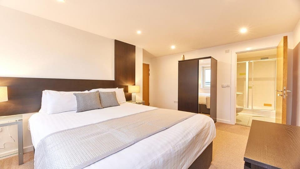 Bed, Photo of the whole room, Bedroom