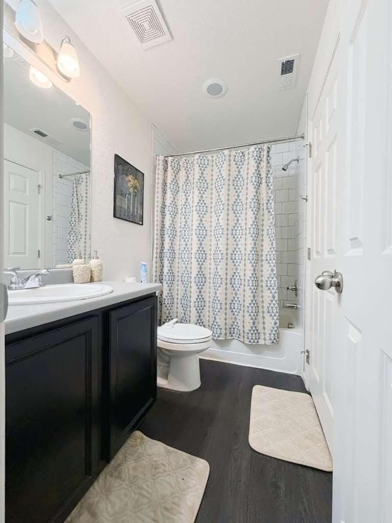 Den Haven Entire Home Near DIA With Three Bedrooms And Private En Suite Baths Vacation rental in Commerce City