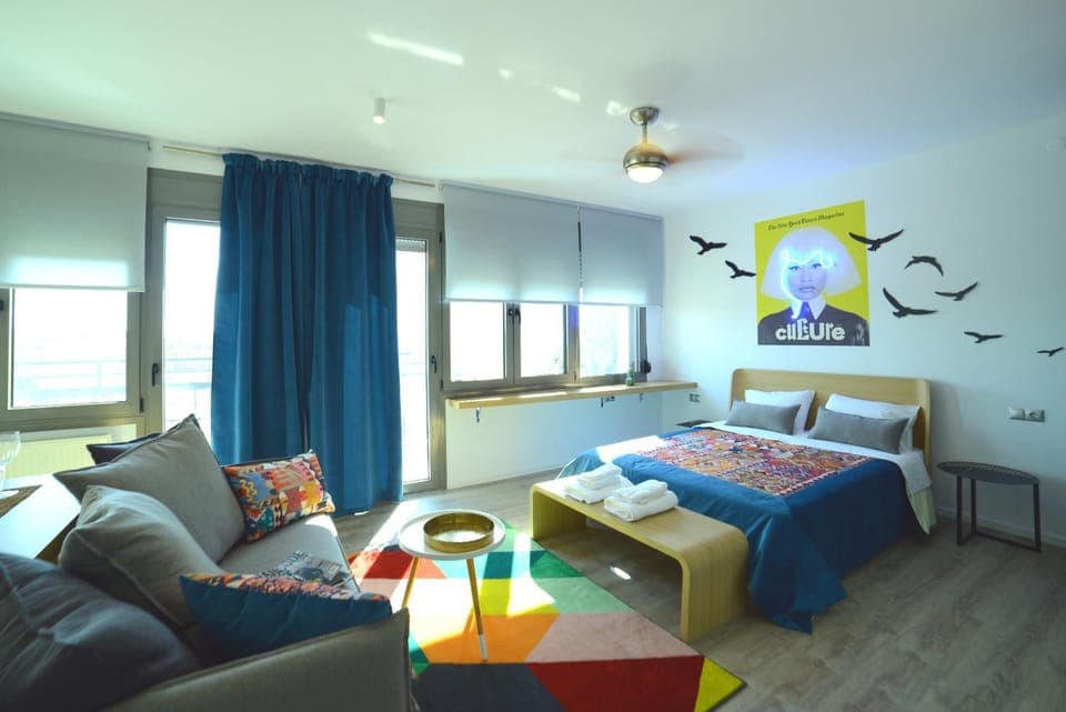 Photo of the whole room, Decorative detail