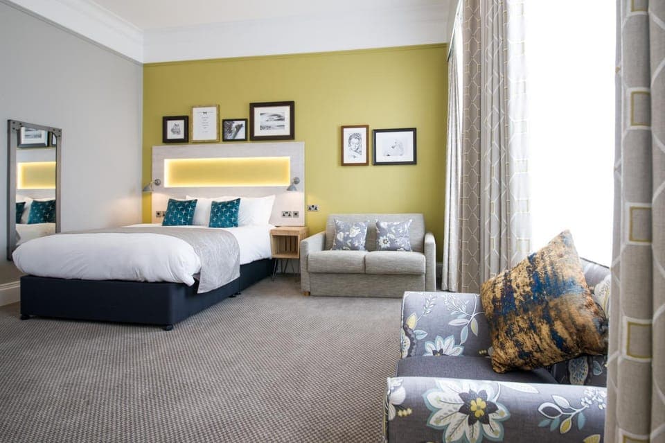 Bed, Bedroom, Family