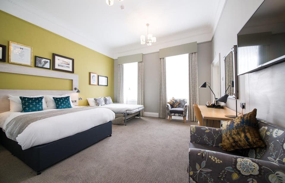 Bed, Bedroom, Family