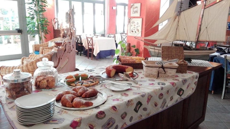 Buffet breakfast, Italian breakfast