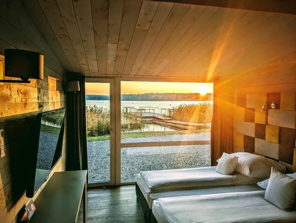 View (from property/room), Bedroom, Lake view