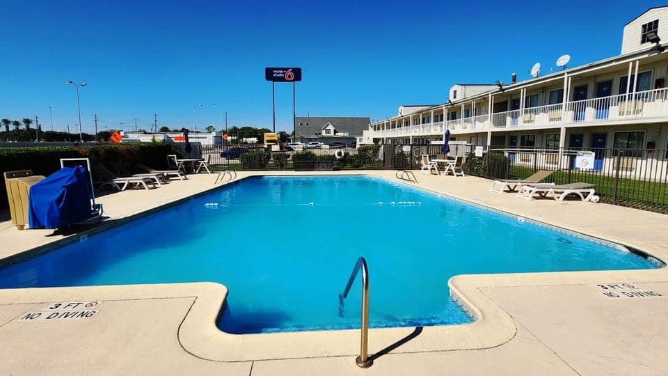 Pool view, Swimming pool, sunbed