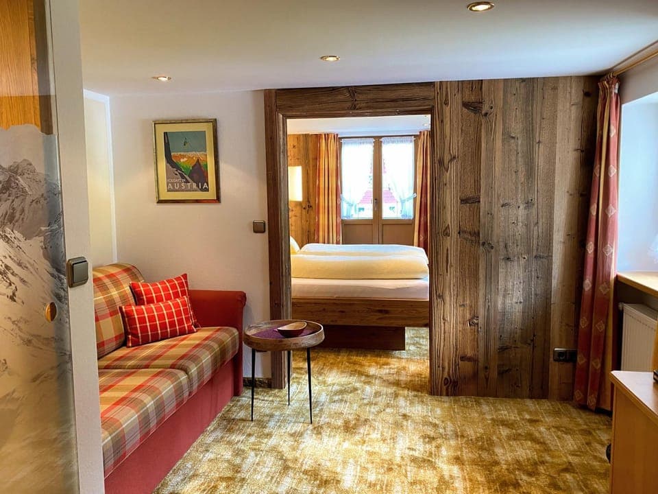 Photo of the whole room, Seating area