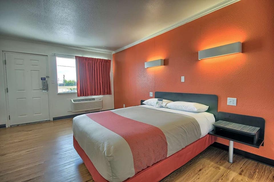 Photo of the whole room, On site