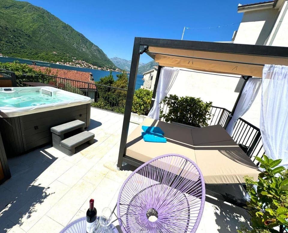 Patio, Hot Tub, View (from property/room), Balcony/Terrace, Dining area, sunbed