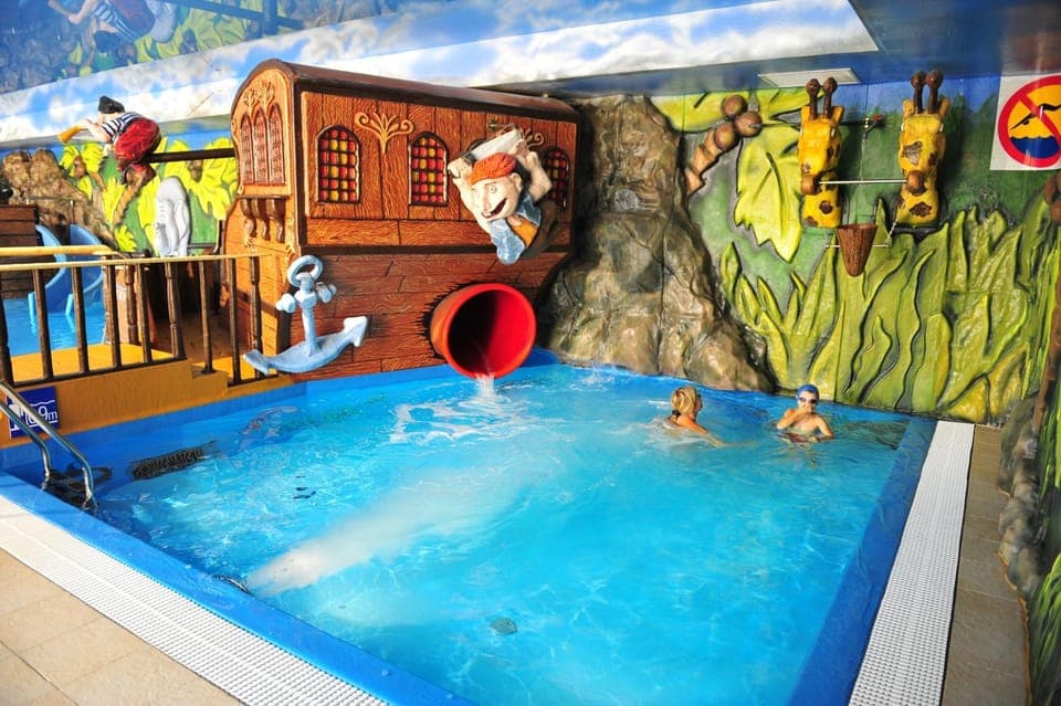 Swimming pool, children