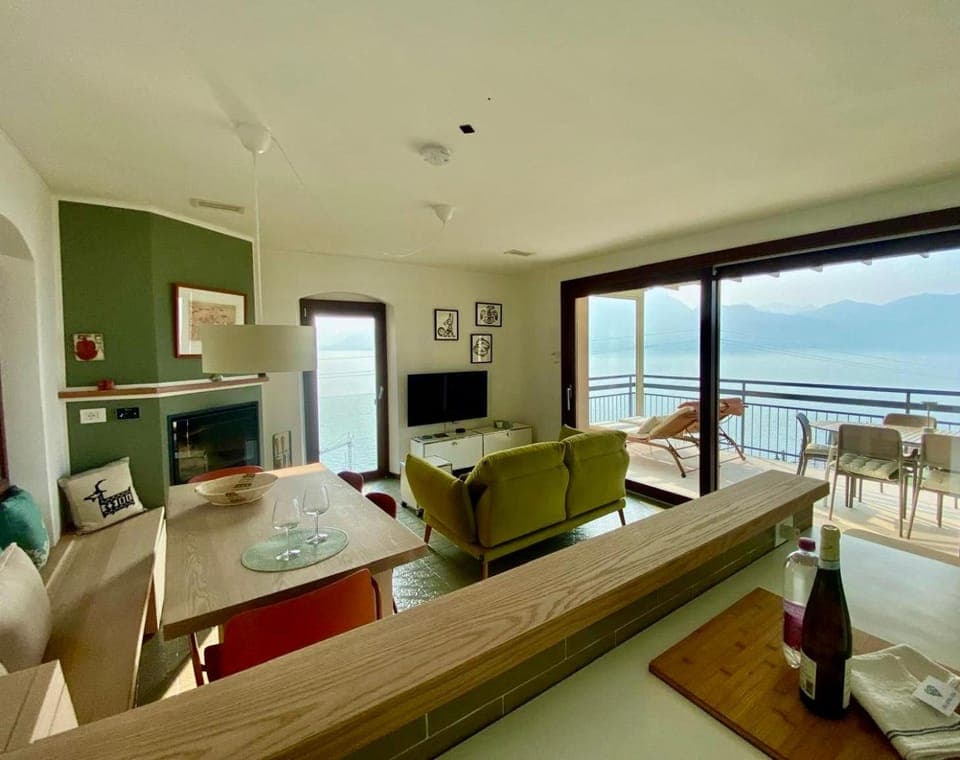 TV and multimedia, Balcony/Terrace, Living room, Dining area, fireplace, sunbed