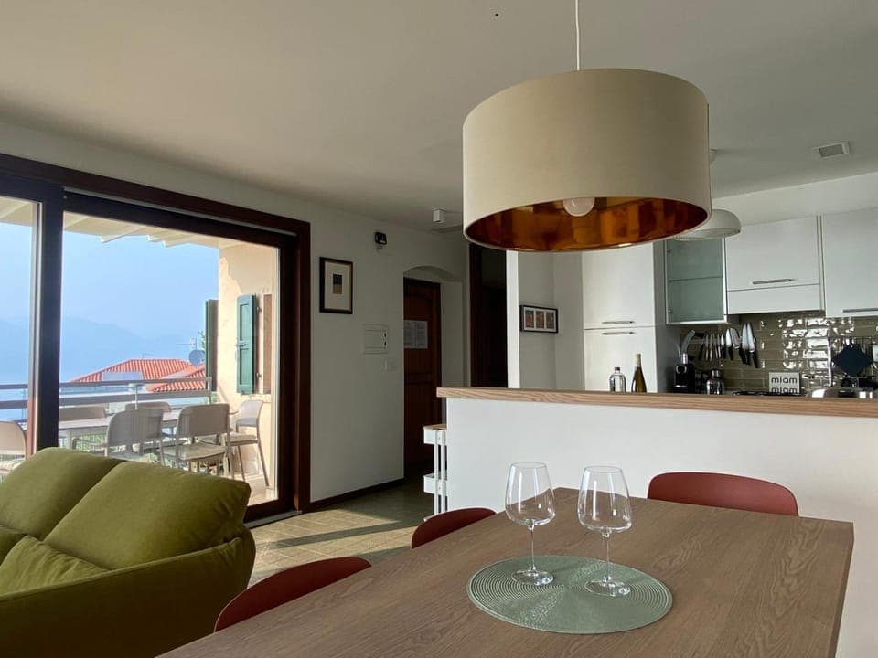 Balcony/Terrace, Kitchen or kitchenette, Living room, Dining area, Food, kitchen