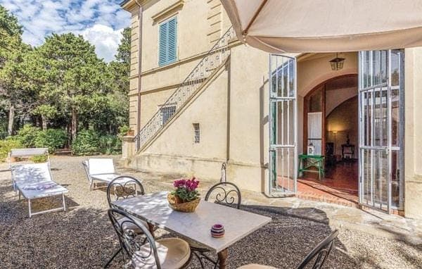 Property building, Garden view