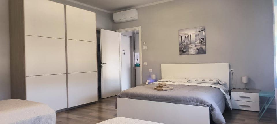 Bed, Photo of the whole room, Bedroom, wardrobe, air conditioner