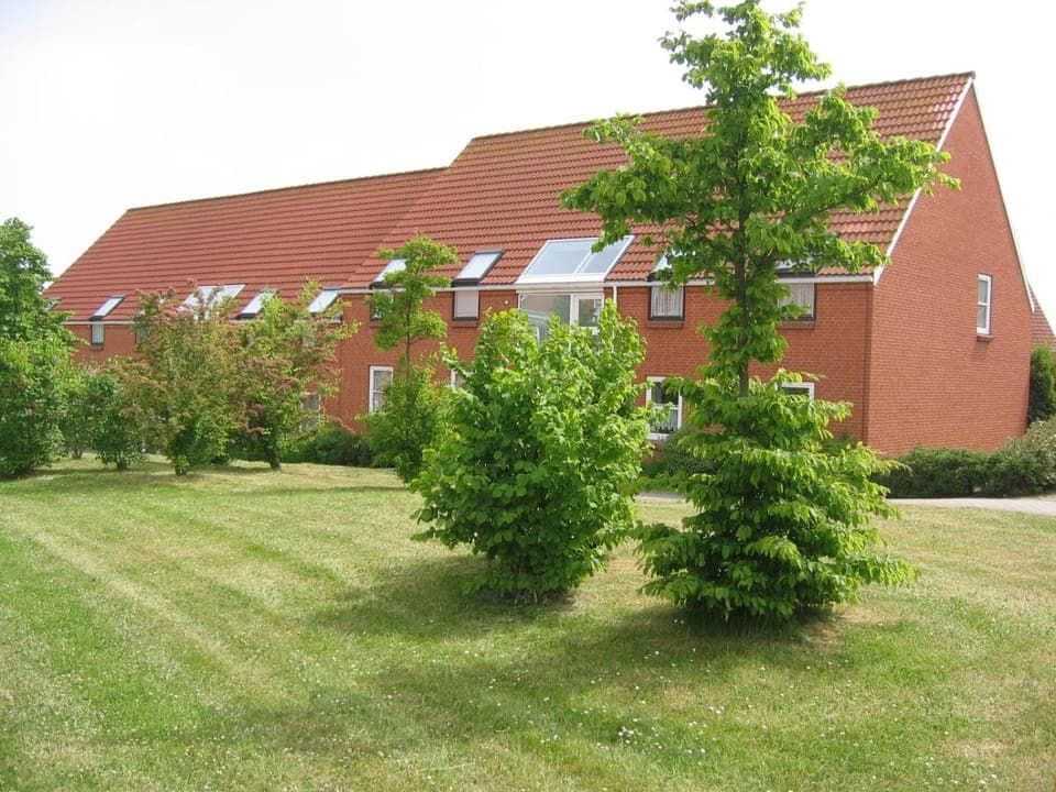 Property building, Facade/entrance, Neighbourhood, Garden, On site