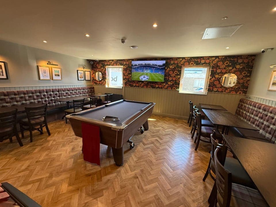 Game Room, Dining area
