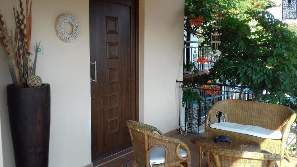 Facade/entrance, Balcony/Terrace