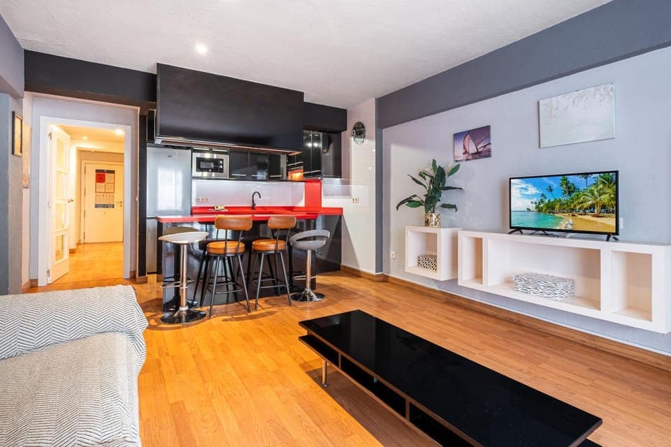 TV and multimedia, Kitchen or kitchenette, Living room, Dining area, microwave, oven