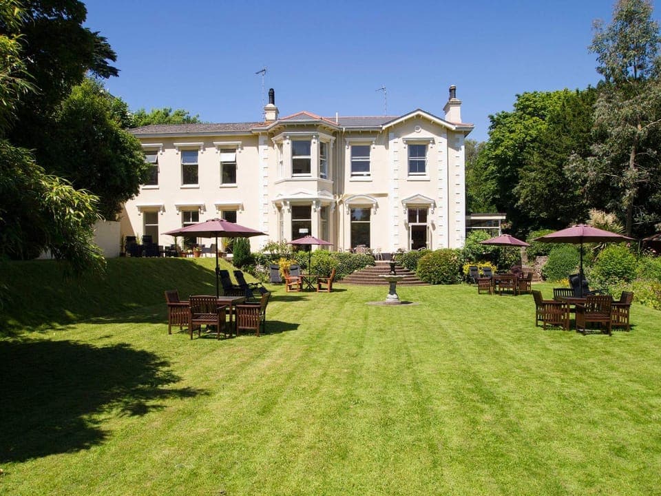 Property building, Facade/entrance, Garden
