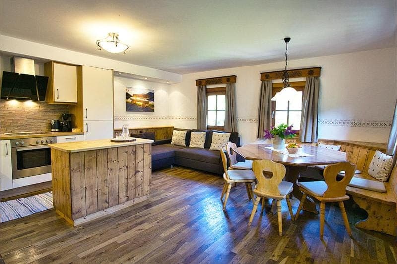 Kitchen or kitchenette, Living room, Seating area, Dining area, stove