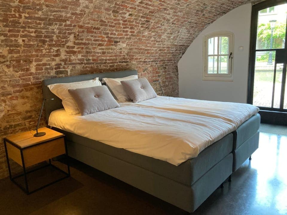 Bed, View (from property/room), Decorative detail, Bedroom, Lake view