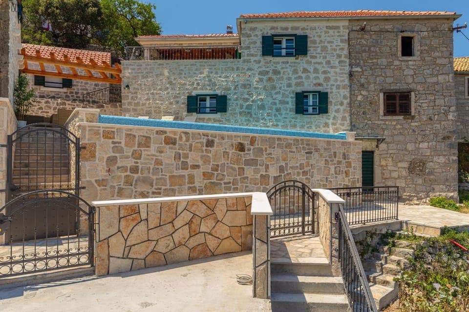 Facade/entrance, Snorkeling, Snorkeling, Balcony/Terrace, Canoeing, Canoeing, Hiking, Hiking, Cycling, Cycling, Diving, Diving, City view, Lake view, Mountain view, Pool view, Sea view, Street view, Swimming pool